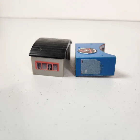 Vintage Micro Machines Airport Replacement Pieces Parts Flying School Buildings - Picture 4 of 5